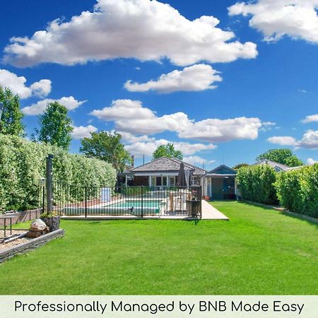 The Macleay - Poolside Entertainer, Pet Friendly Villa Wagga Wagga Exterior photo